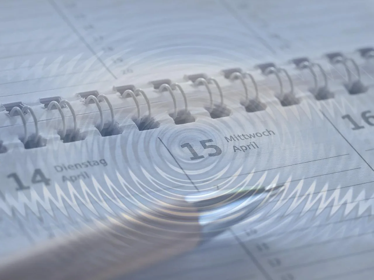 Aufgeschlagener Kalender mit Spiralbindung, Mittwoch, 15. April